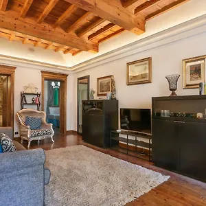 Apartment Pontevecchio Stylish In, Florence